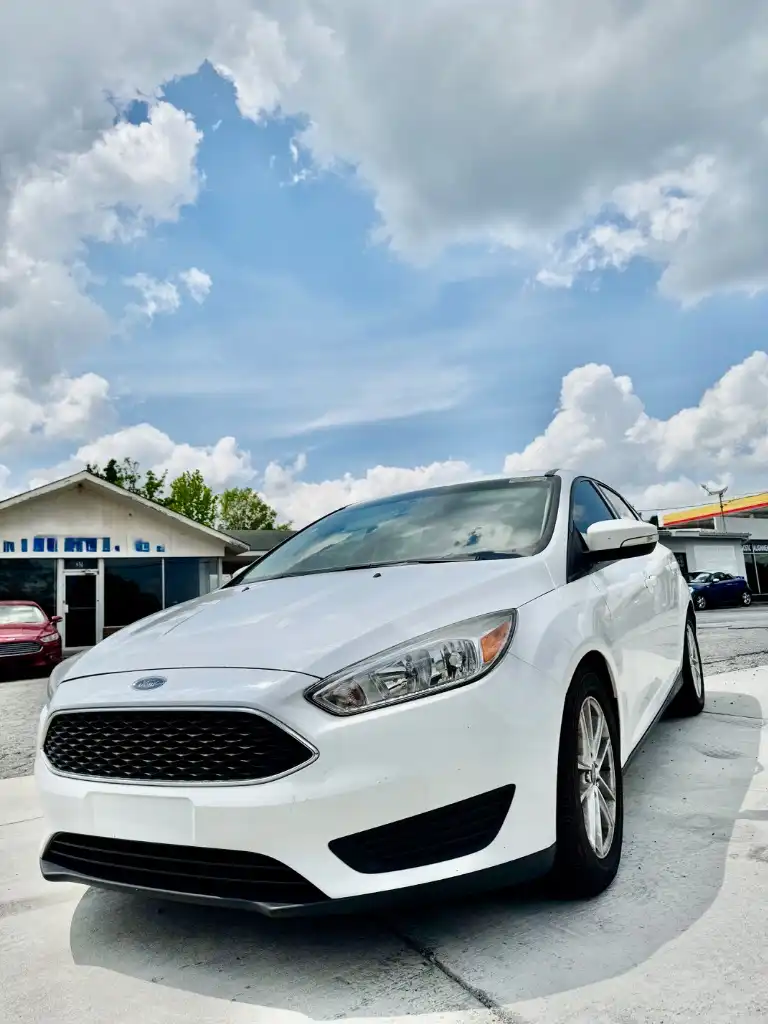 2017 Ford Focus 5 Door Hatch SE's photo