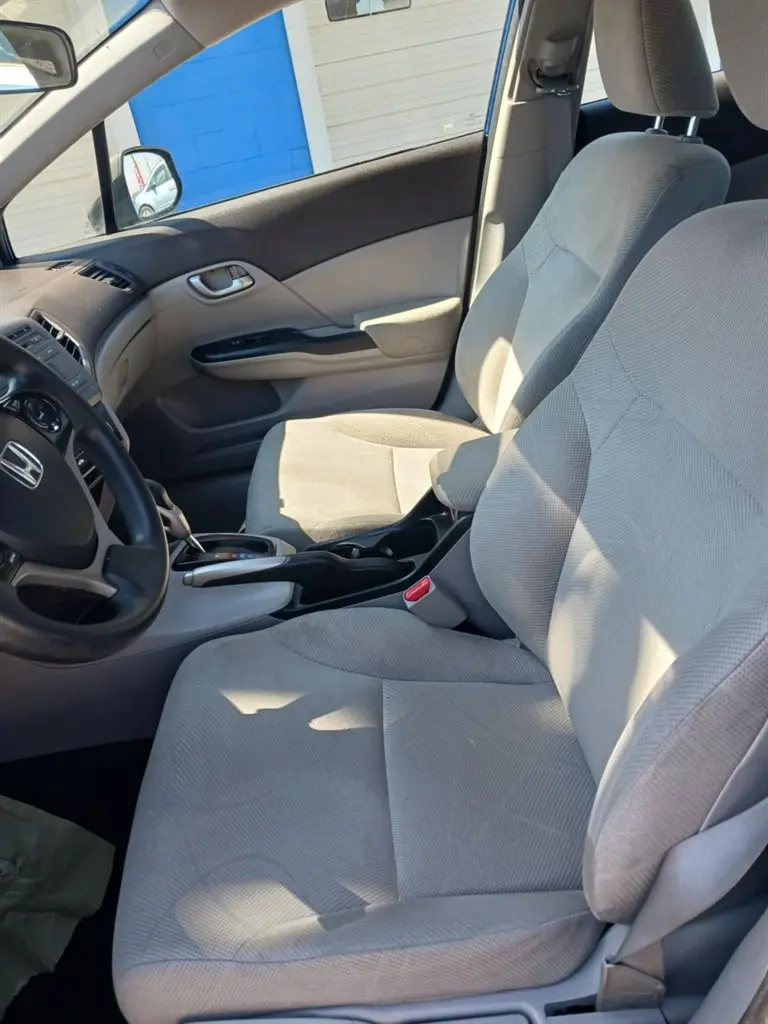 2012 Honda Civic LX Auto photo 5