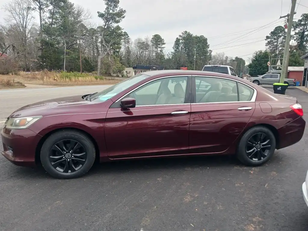 2013 Honda Accord LX Auto's photo