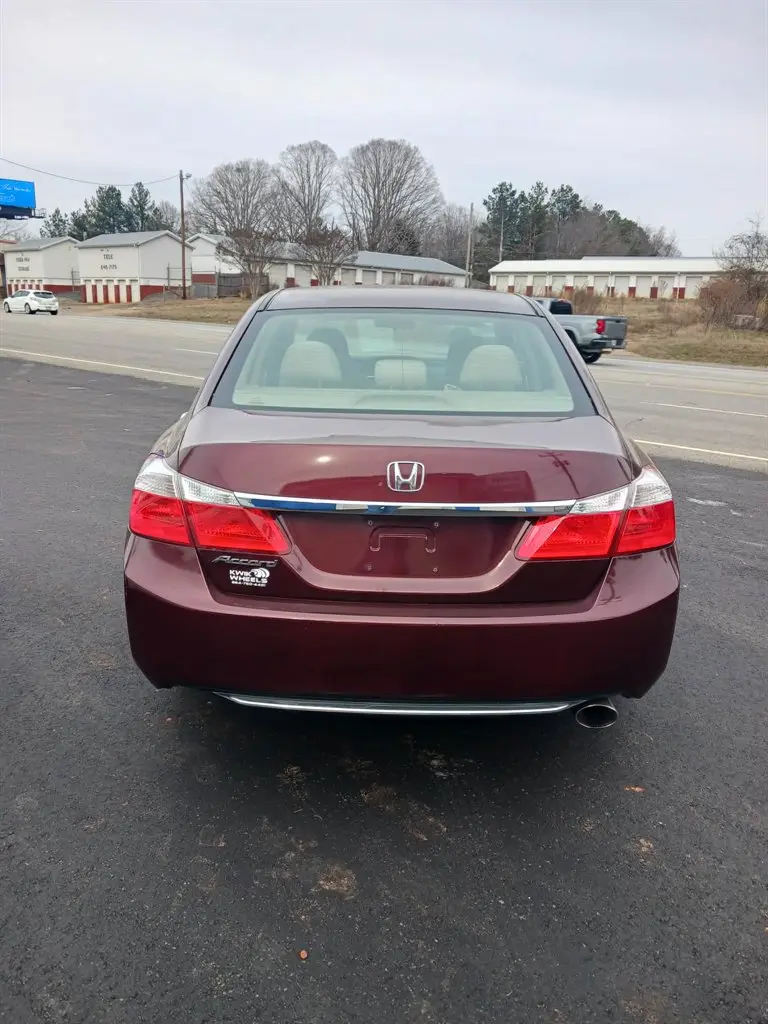 2013 Honda Accord LX Auto photo 4