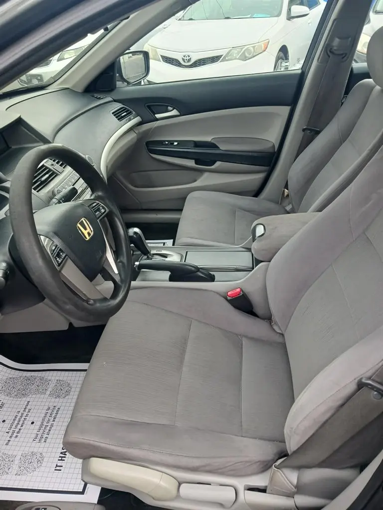 2012 Honda Accord LX Auto photo 5