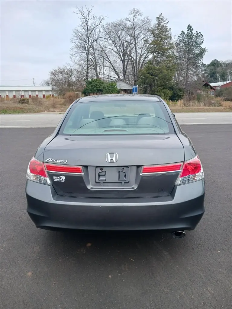 2012 Honda Accord LX Auto photo 4