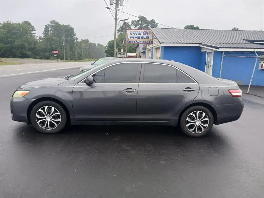2010 Toyota Camry 2.5 Auto LE's photo