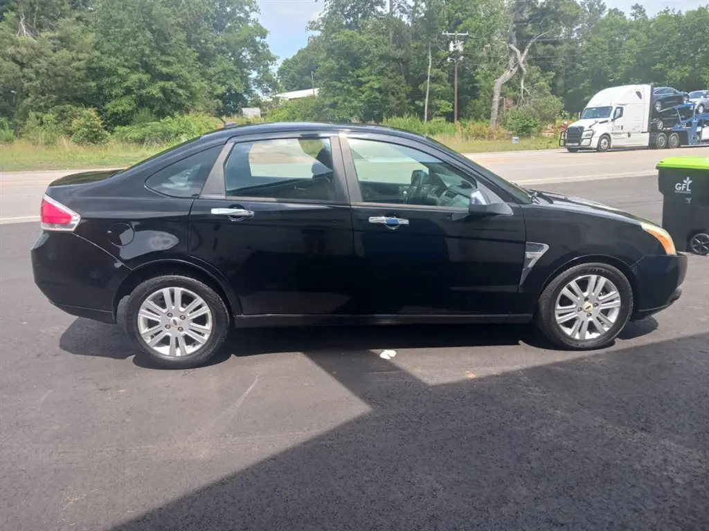 2009 Ford Focus SEL photo 3
