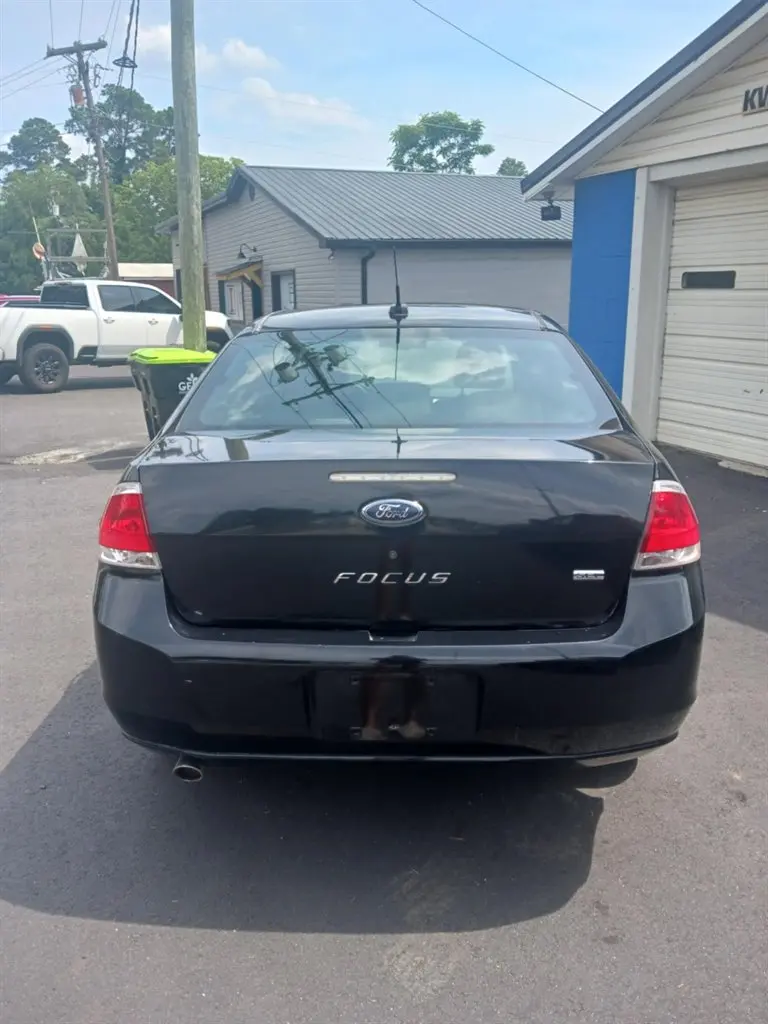 2009 Ford Focus SEL photo 4