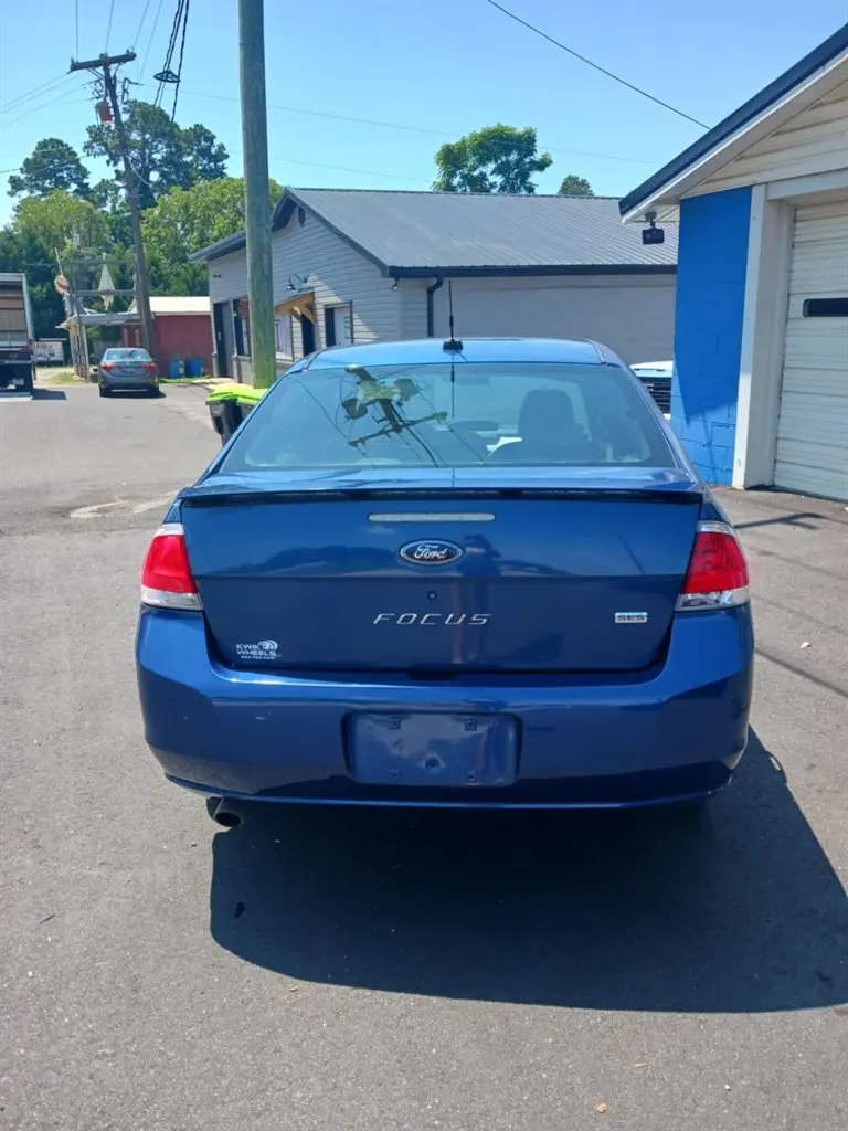 2009 Ford Focus SES photo 4