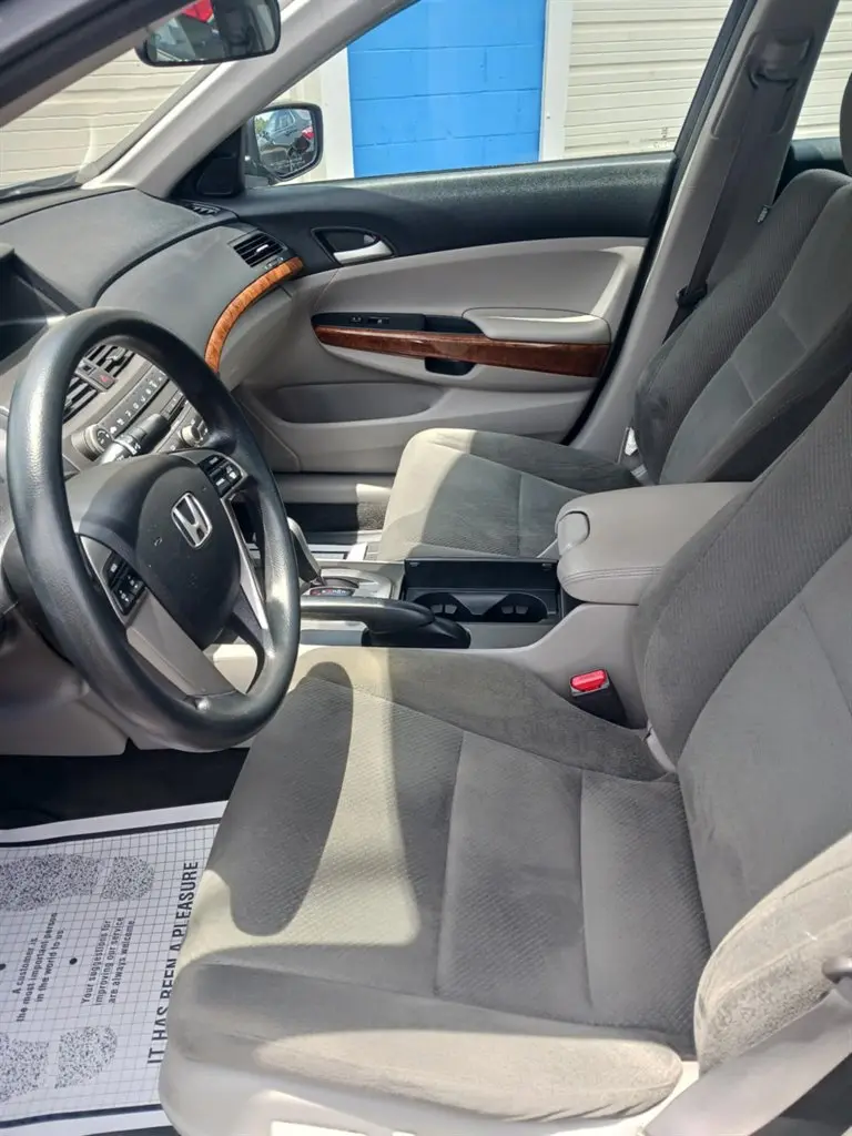 2012 Honda Accord EX Auto photo 5