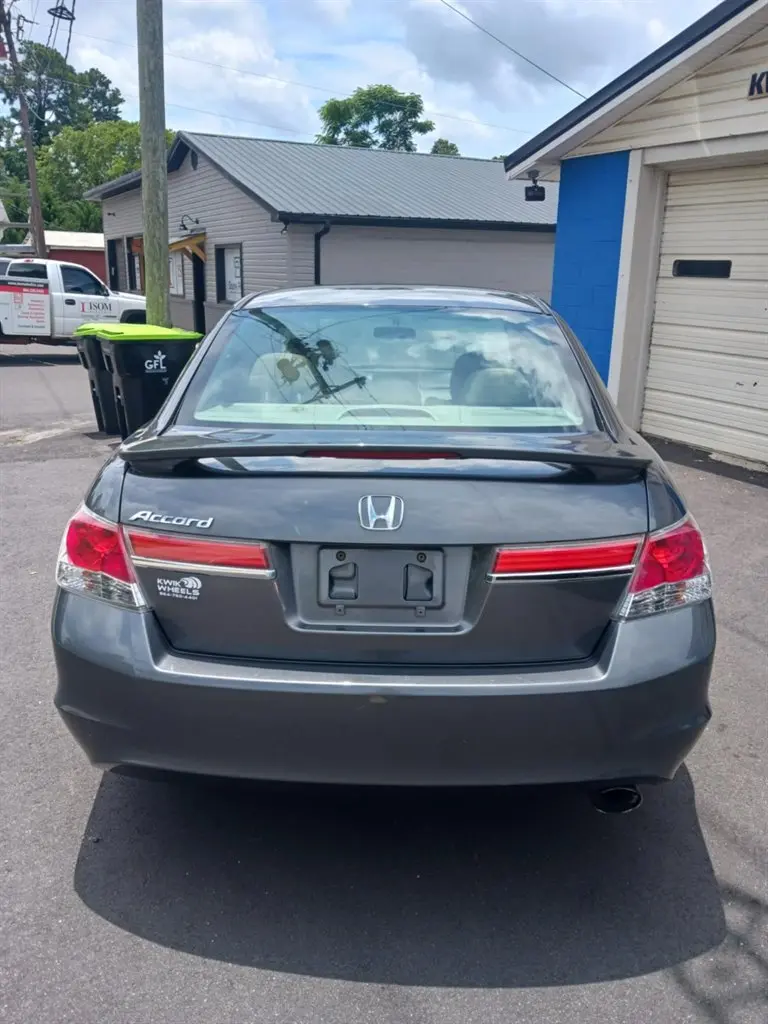 2012 Honda Accord EX Auto photo 4