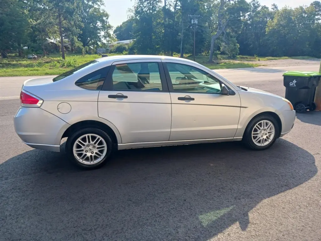 2011 Ford Focus SE photo 3