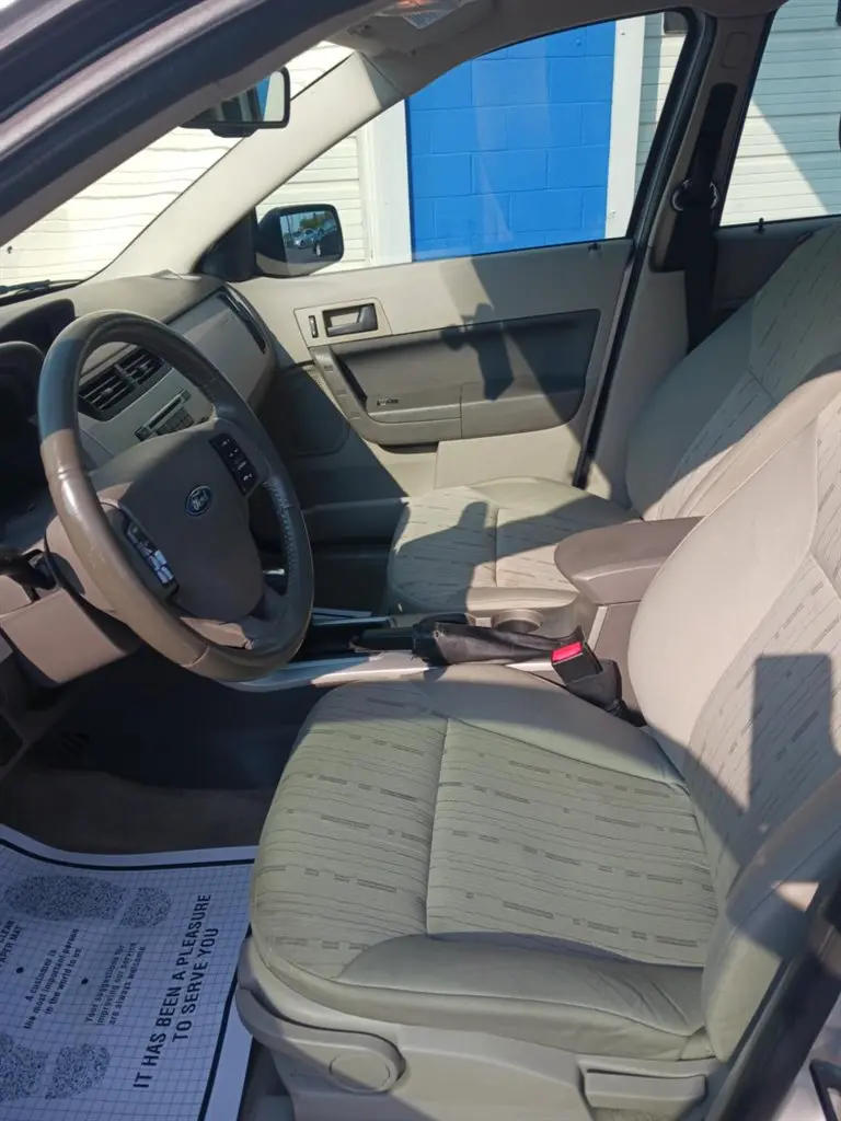 2011 Ford Focus SE photo 5