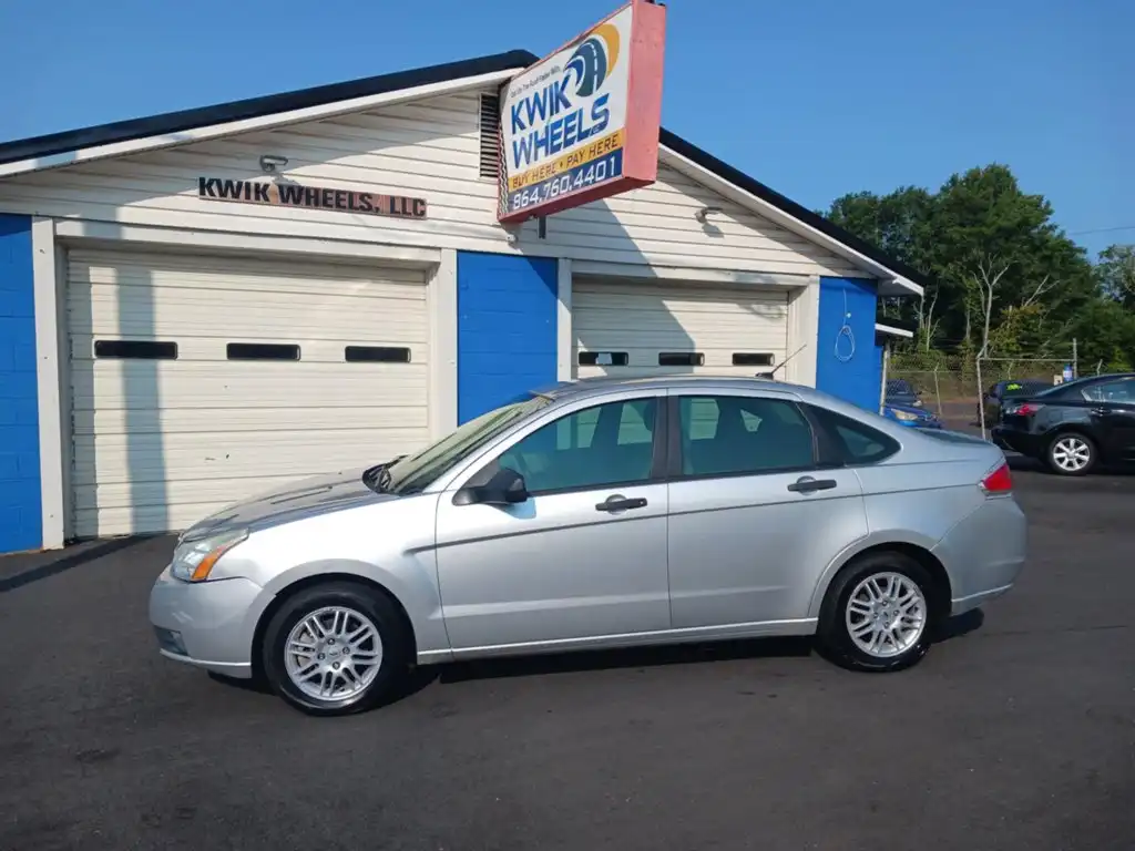 2011 Ford Focus SE's photo