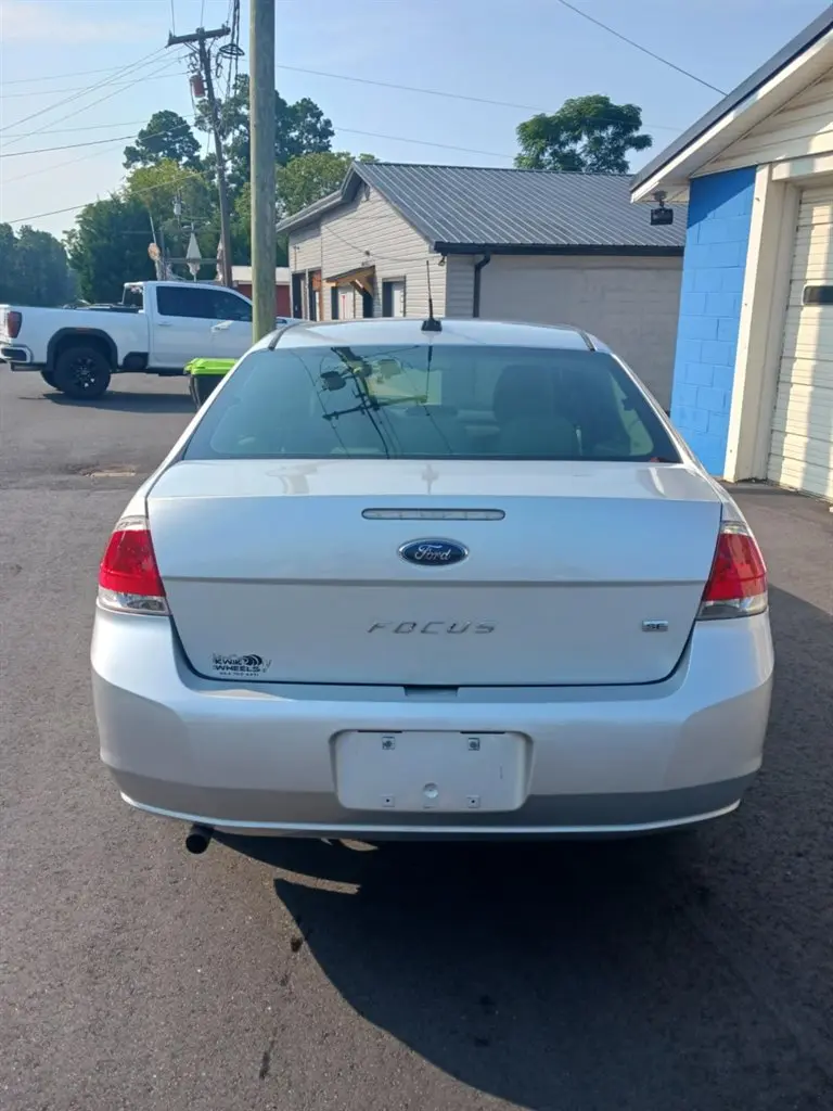 2011 Ford Focus SE photo 4