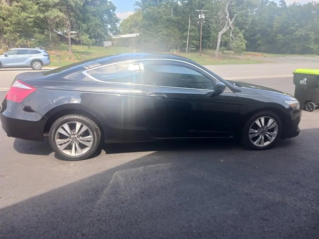 2010 Honda Accord EX Auto photo 3