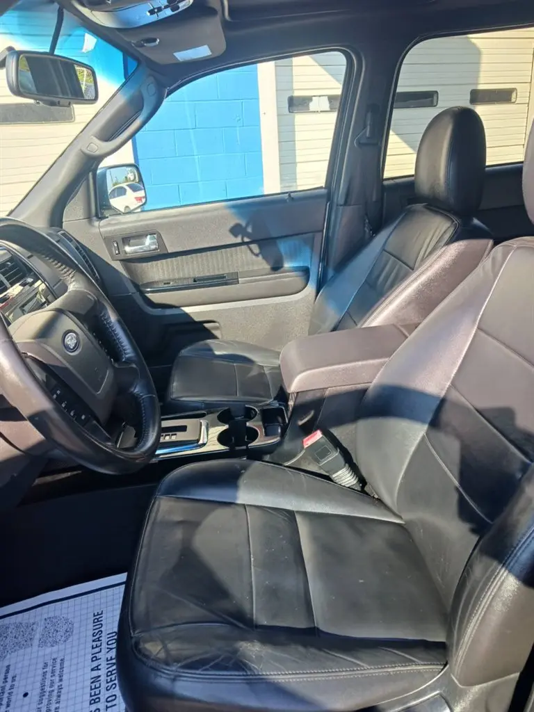 2011 Ford Escape Limited 4WD photo 5
