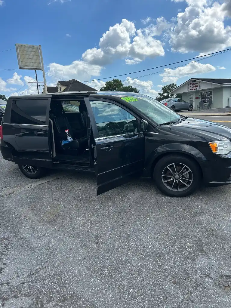 2017 Dodge Grand Caravan SXT's photo