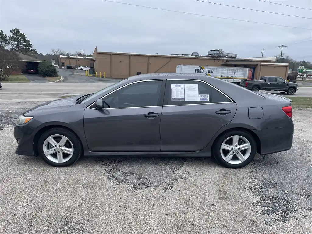 2014 Toyota Camry 2.5 Auto SE's photo
