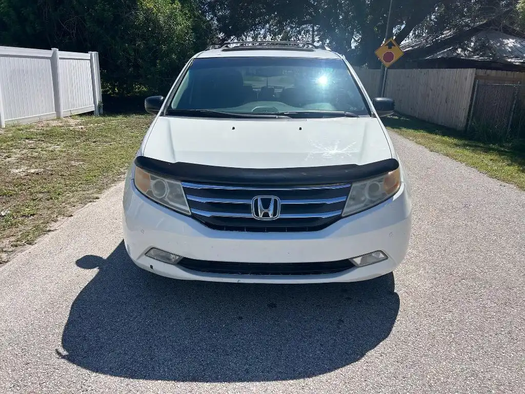 2011 Honda Odyssey Touring's photo