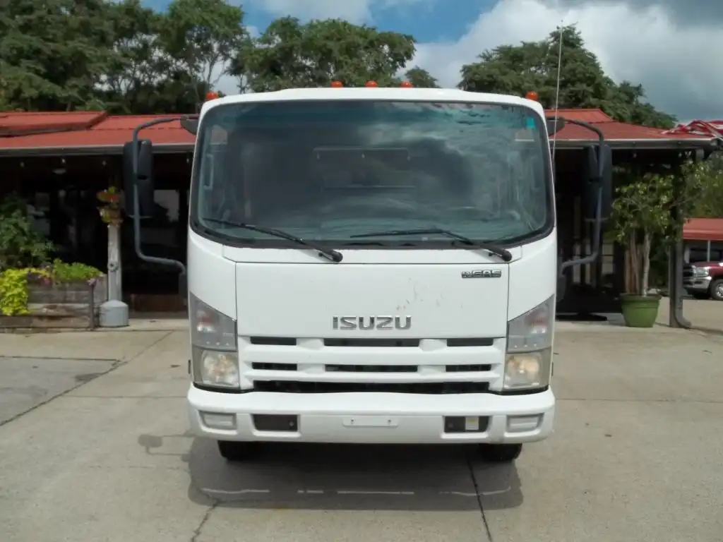 2009 Isuzu NPR's photo
