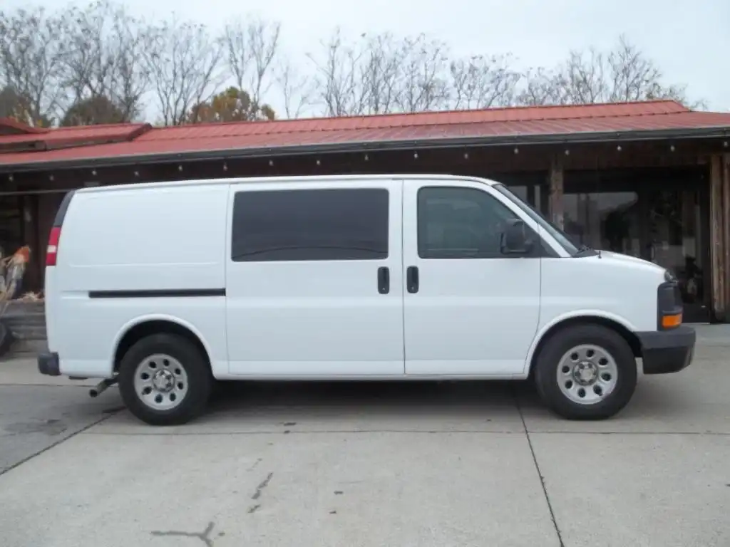 2009 Chevrolet Express 1500 AWD Work Van's photo