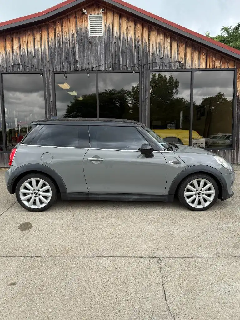 2017 MINI Cooper Base photo 1