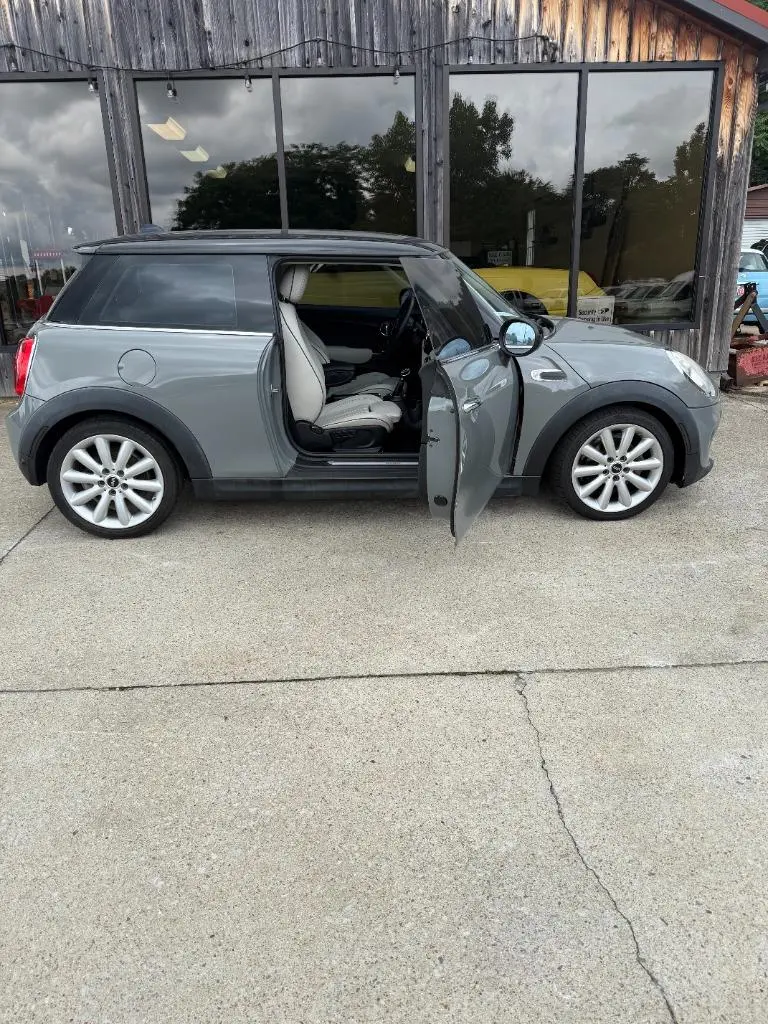 2017 MINI Cooper Base photo 4