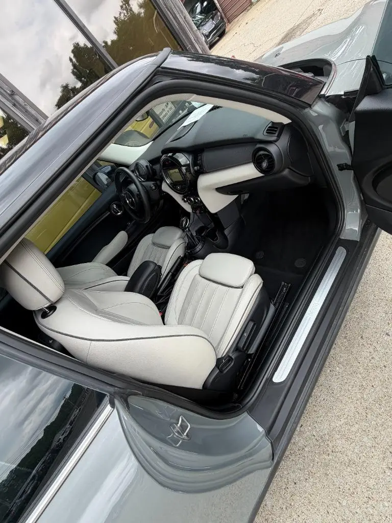 2017 MINI Cooper Base photo 3