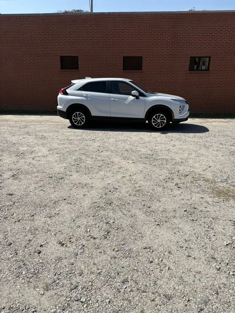 2023 Mitsubishi Eclipse Cross ES S-AWC's photo