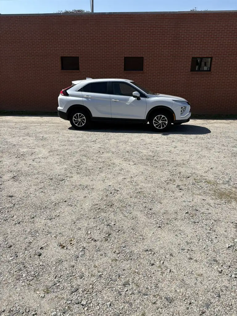 2023 Mitsubishi Eclipse Cross ES S-AWC's photo