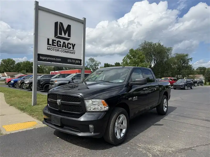 2017 RAM 1500 Express 4x4 Crew Cab 5'7's photo
