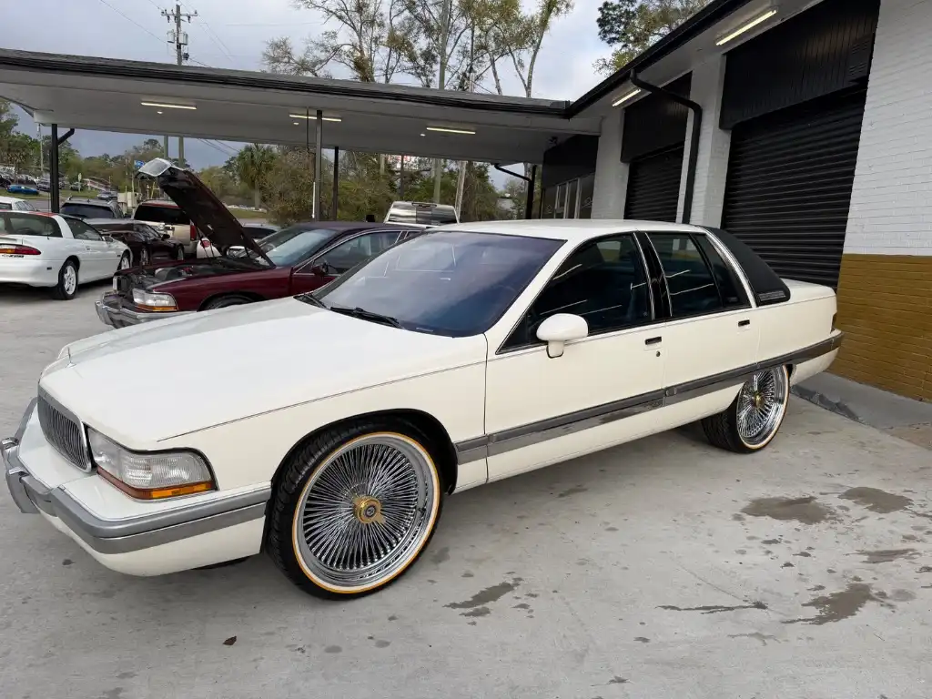 1993 Buick Roadmaster's photo
