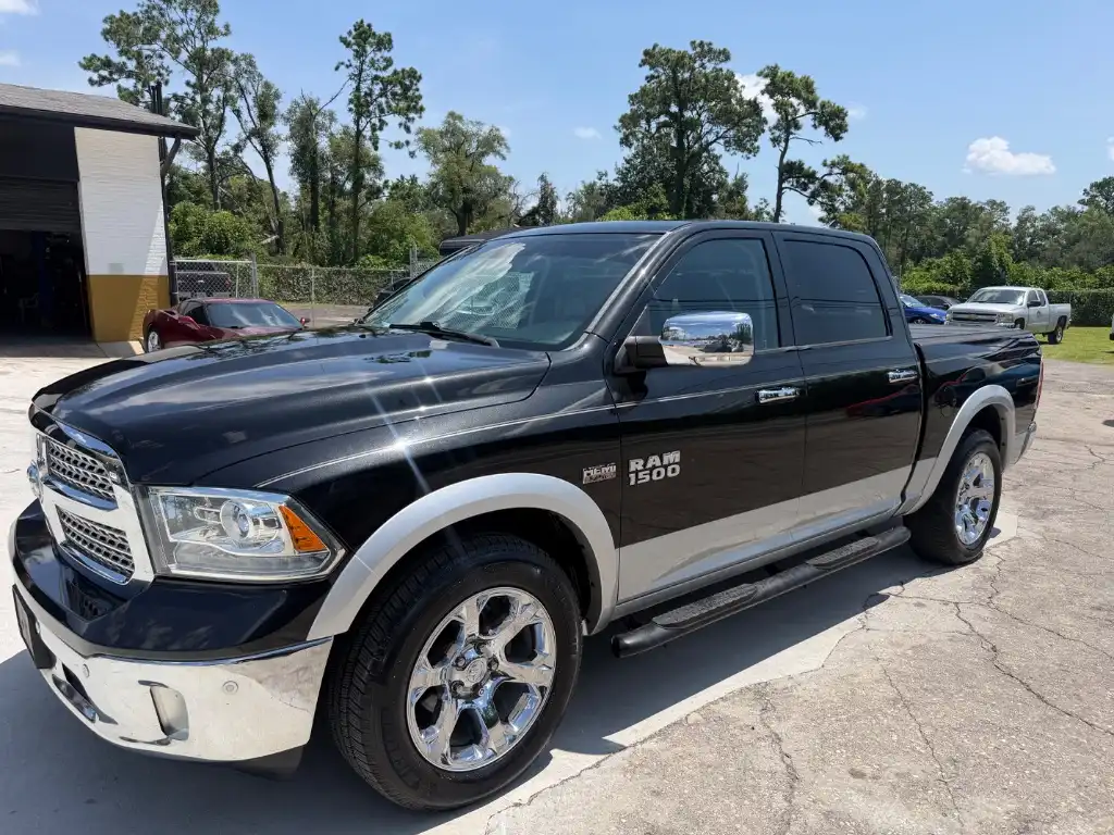 2016 RAM 1500 Laramie Crew Cab 5'7's photo