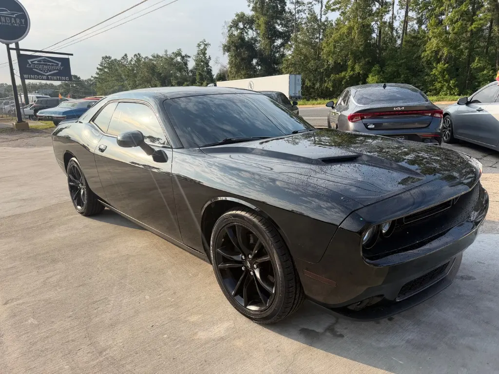 2018 Dodge Challenger R/T Plus photo 4