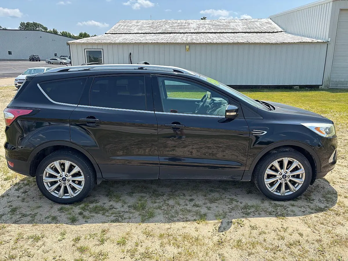 2017 Ford Escape Titanium 4WD photo 3