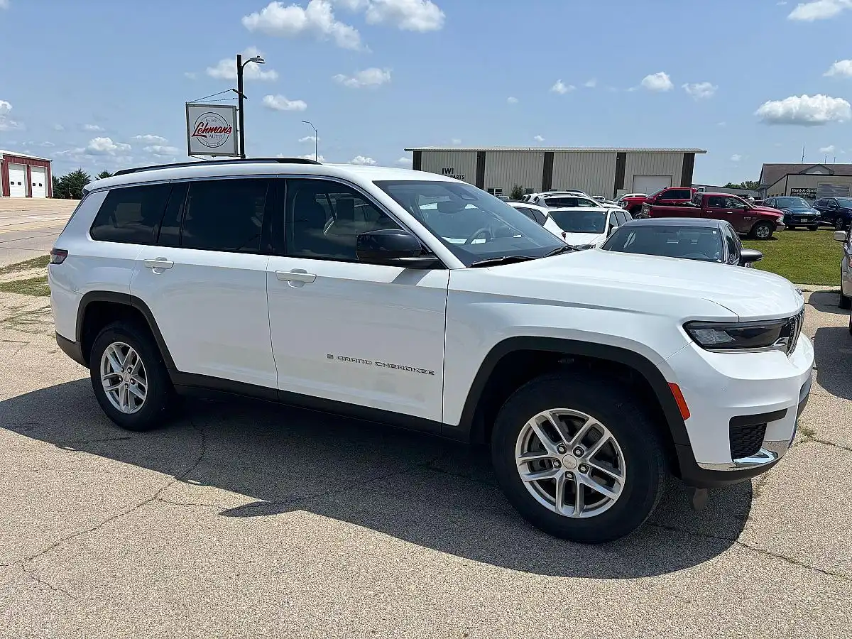 2023 Jeep Grand Cherokee L Laredo 4x4's photo