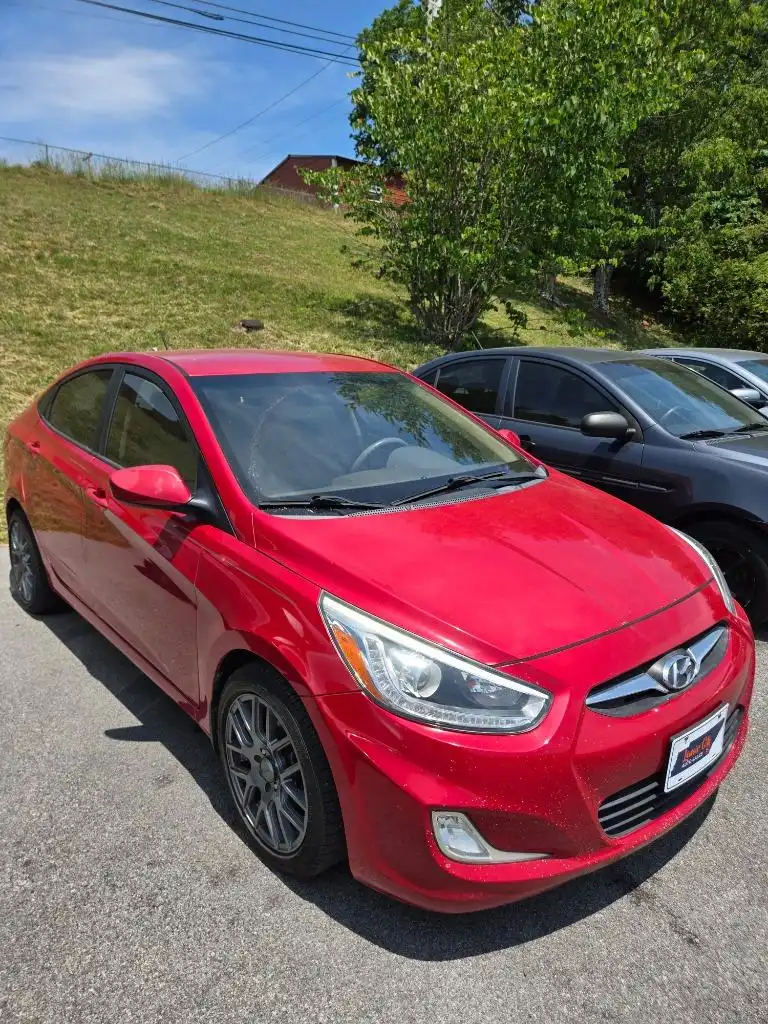 2014 Hyundai Accent GLS 4-Door 6-Speed Automatic's photo