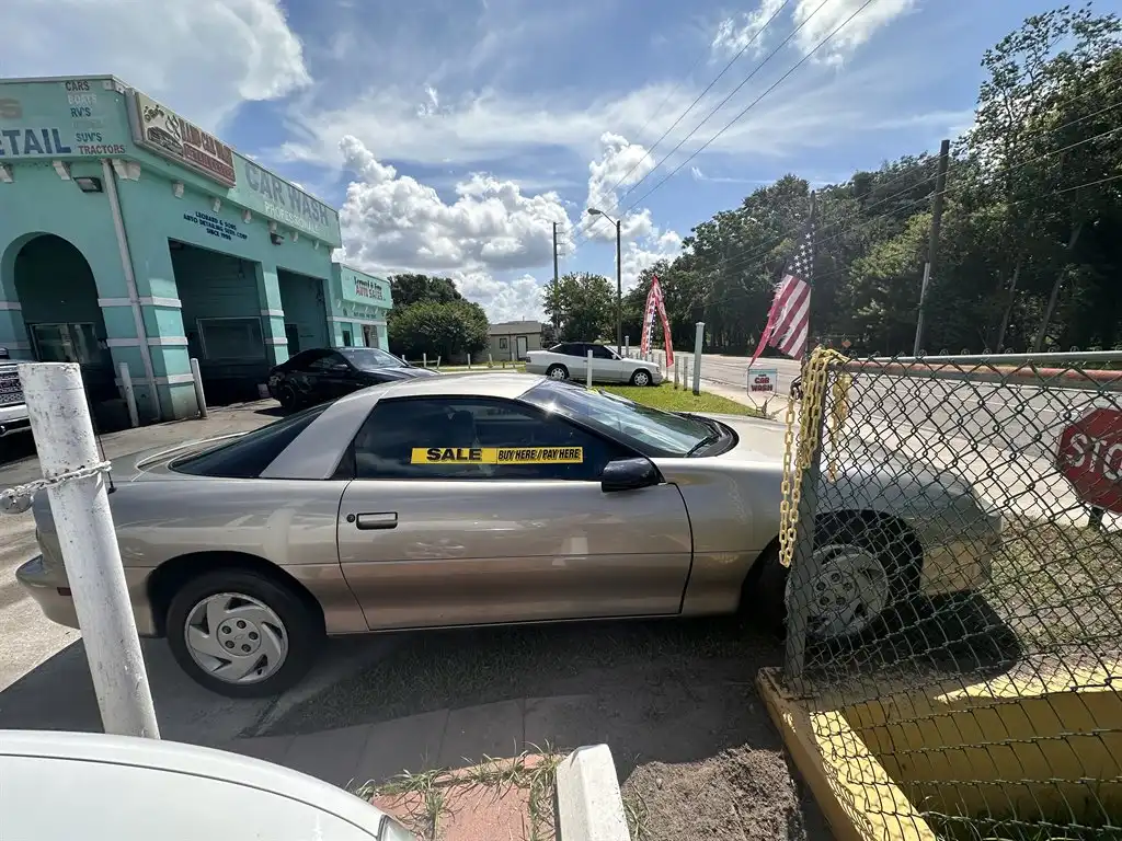 2000 Chevrolet Camaro Base's photo