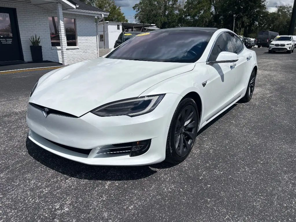 2020 Tesla Model S Long Range Plus photo 3
