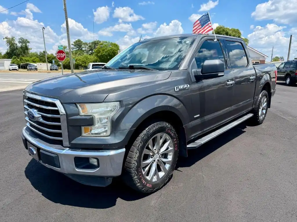 2015 Ford F-150 XLT SuperCrew 145-in's photo