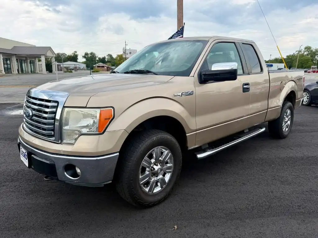 2011 Ford F-150 XLT 4WD SuperCab 145 in's photo