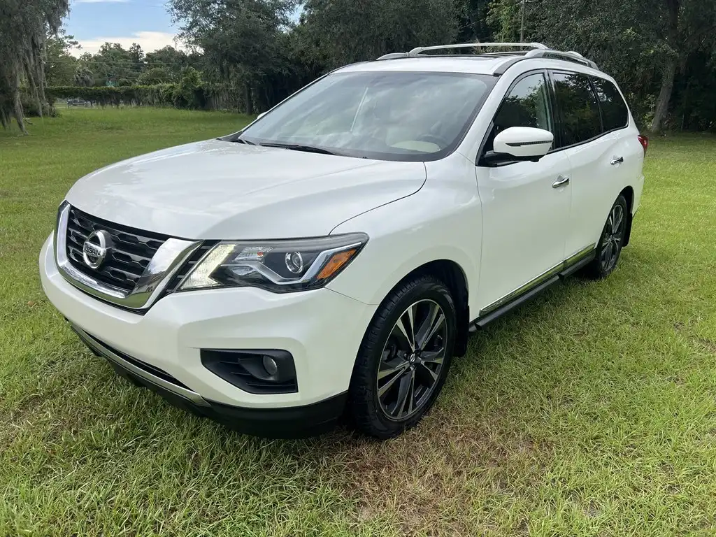 2017 Nissan Pathfinder Platinum FWD's photo