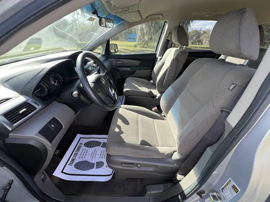 2013 Honda Odyssey LX photo 5