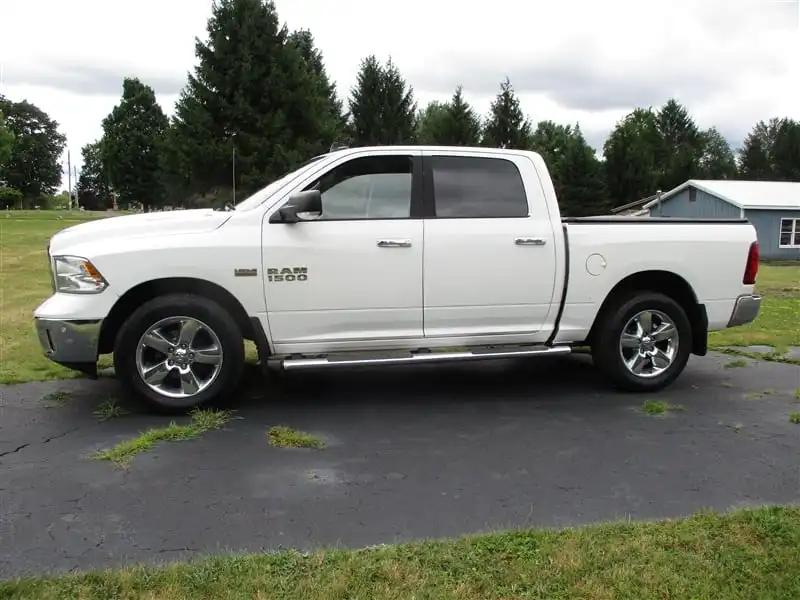 2016 RAM 1500 SLT 4x4 Crew Cab 5'7's photo