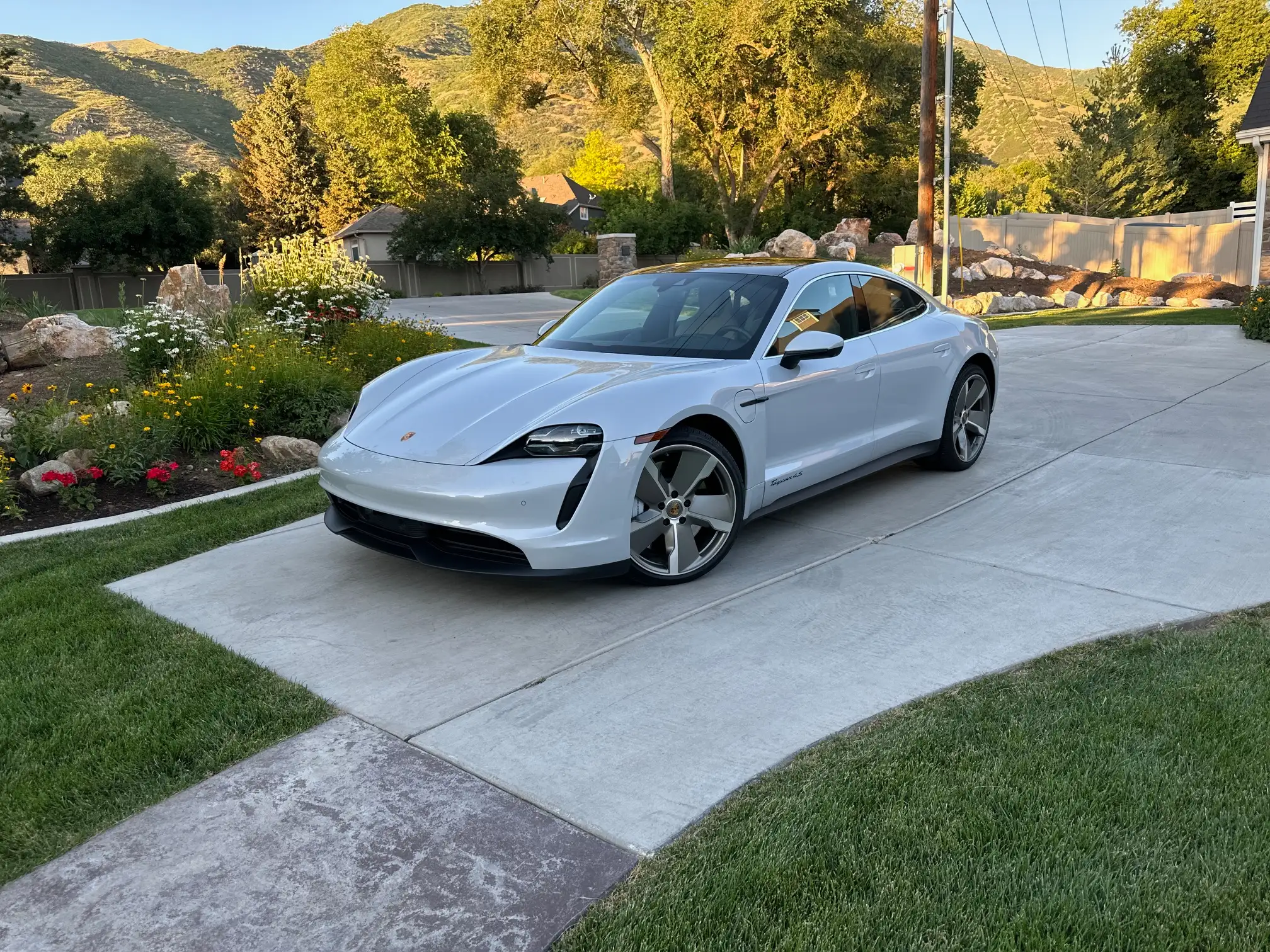 2021 Porsche Taycan 4S's photo