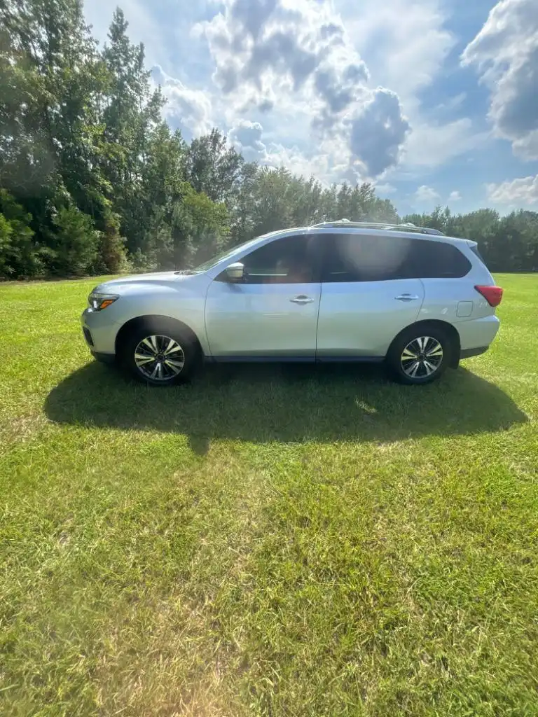 2017 Nissan Pathfinder S 2WD's photo