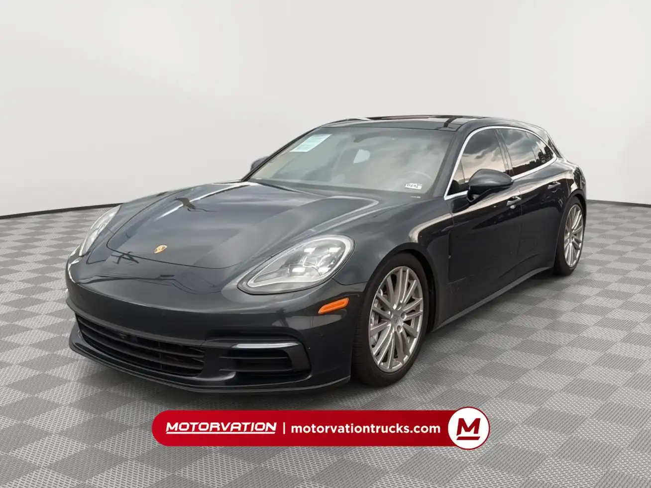 2018 Porsche Panamera 4 Sport Turismo's photo