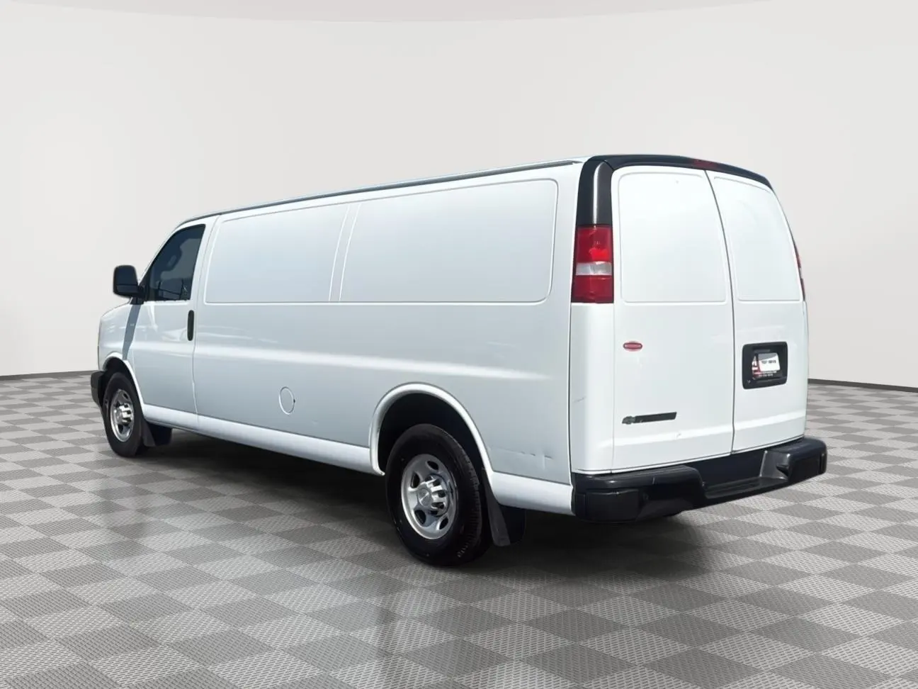 2018 Chevrolet Express Work Van 3500 Extended photo 3