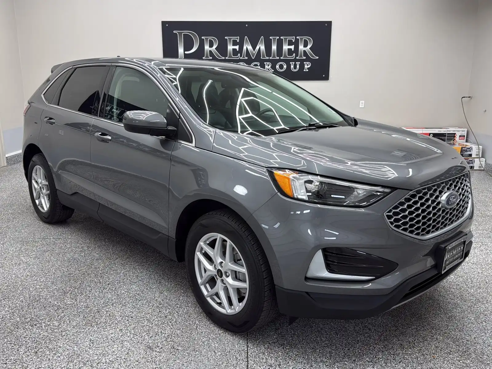 2024 Ford Edge SEL AWD's photo