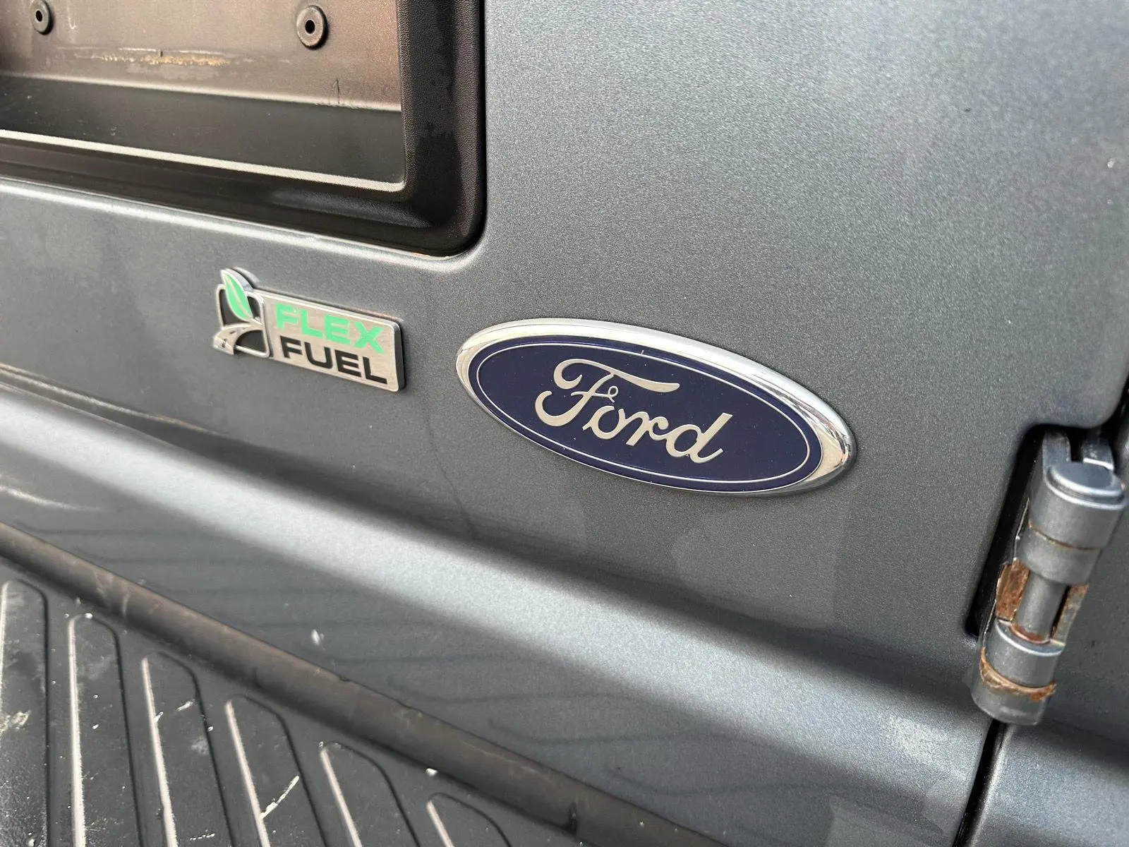 2013 Ford E-Series E-150 XLT photo 4