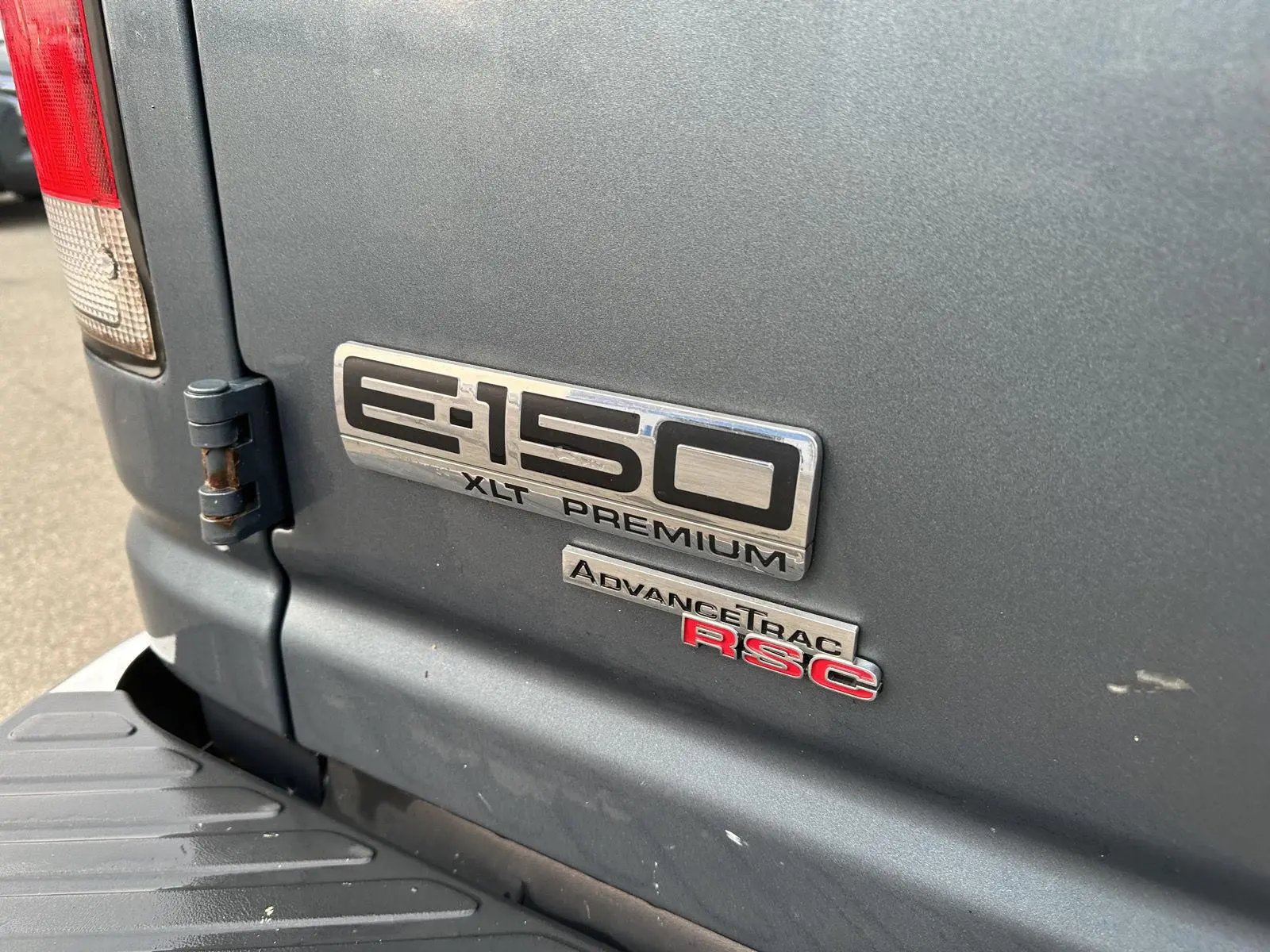 2013 Ford E-Series E-150 XLT photo 5