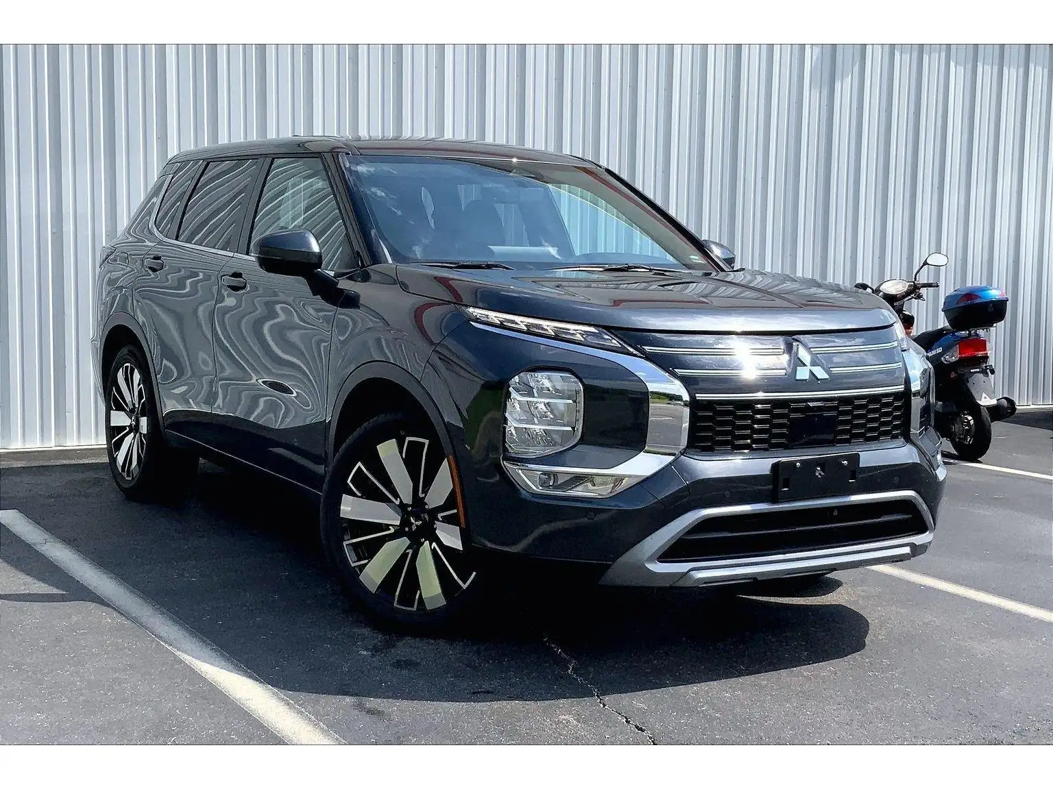 2025 Mitsubishi Outlander SE 2WD's photo